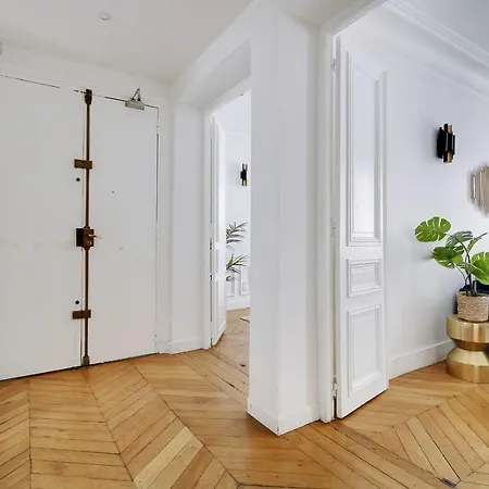 Classy - Arc De Triomphe باريس